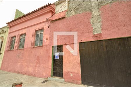 Casa à venda com 253m², 5 quartos e 3 vagas Casa à venda com 253m², 5 quartos e 3 vagasFachada