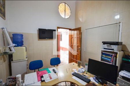 Casa à venda com 253m², 5 quartos e 3 vagas Casa à venda com 253m², 5 quartos e 3 vagasQuarto 2