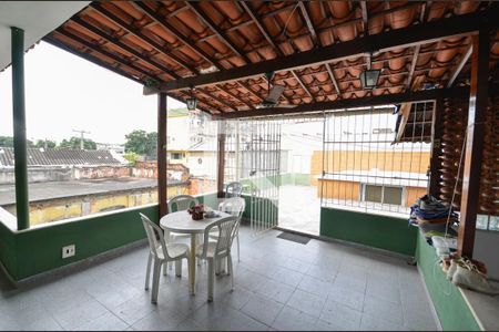 Casa à venda com 253m², 5 quartos e 3 vagas Casa à venda com 253m², 5 quartos e 3 vagasTerraço