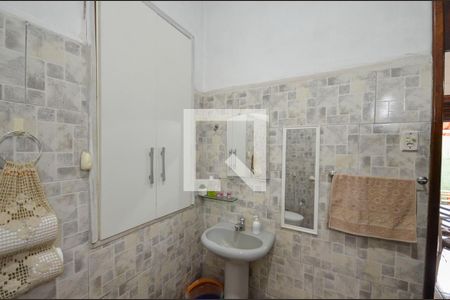 Casa à venda com 253m², 5 quartos e 3 vagas Casa à venda com 253m², 5 quartos e 3 vagasBanheiro 2