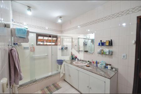 Casa à venda com 253m², 5 quartos e 3 vagas Casa à venda com 253m², 5 quartos e 3 vagasBanheiro da Suíte 1