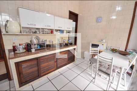 Casa à venda com 253m², 5 quartos e 3 vagas Casa à venda com 253m², 5 quartos e 3 vagasCozinha