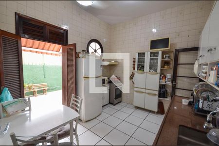 Casa à venda com 253m², 5 quartos e 3 vagas Casa à venda com 253m², 5 quartos e 3 vagasCozinha