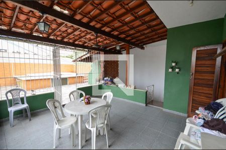 Casa à venda com 253m², 5 quartos e 3 vagas Casa à venda com 253m², 5 quartos e 3 vagasTerraço