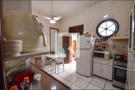 Casa à venda com 253m², 5 quartos e 3 vagas Casa à venda com 253m², 5 quartos e 3 vagasCozinha