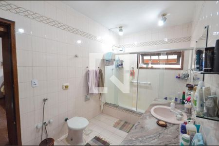 Casa à venda com 253m², 5 quartos e 3 vagas Casa à venda com 253m², 5 quartos e 3 vagasBanheiro da Suíte 1