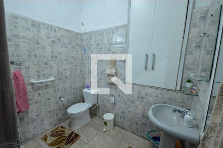 Casa à venda com 253m², 5 quartos e 3 vagas Casa à venda com 253m², 5 quartos e 3 vagasBanheiro 2