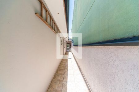 Casa para alugar com 70m², 1 quarto e 2 vagasCorredor 