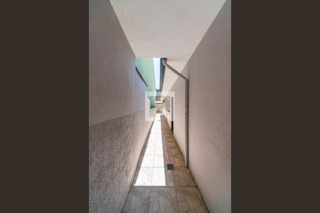 Casa para alugar com 70m², 1 quarto e 2 vagasCorredor 