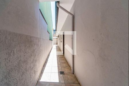 Casa para alugar com 70m², 1 quarto e 2 vagasCorredor 