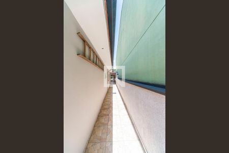 Casa para alugar com 70m², 1 quarto e 2 vagasCorredor 