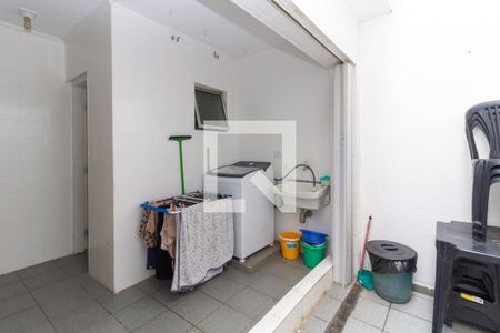 Casa à venda com 143m², 3 quartos e 1 vagaLavanderia