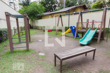 Apartamento à venda com 73m², 2 quartos e 1 vaga Apartamento à venda com 73m², 2 quartos e 1 vagaÁrea comum - Playground