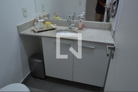 Apartamento à venda com 73m², 2 quartos e 1 vaga Apartamento à venda com 73m², 2 quartos e 1 vagaBanheiro