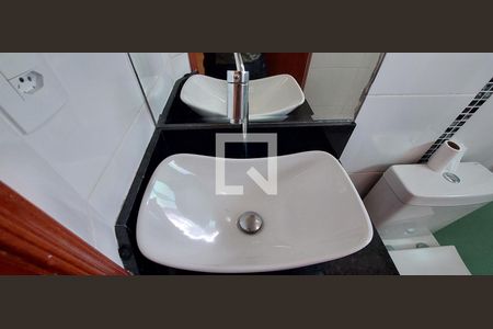 Casa à venda com 105m², 2 quartos e 2 vagasBanheiro Quarto 1 Suíte