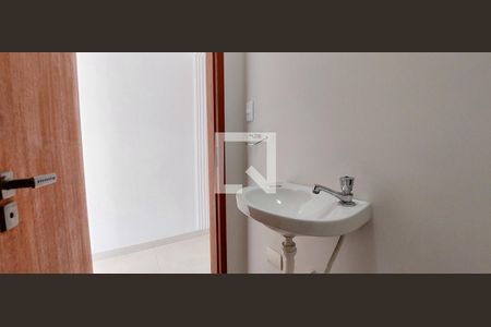 Casa à venda com 105m², 2 quartos e 2 vagasLavabo