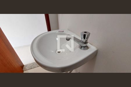 Casa à venda com 105m², 2 quartos e 2 vagasLavabo