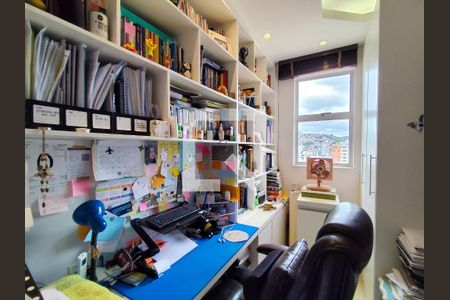 Escritório de apartamento à venda com 3 quartos, 194m² em Alto Barroca, Belo Horizonte