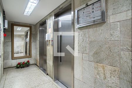 Área comum - Elevadores de apartamento para alugar com 1 quarto, 59m² em Bela Vista, São Paulo