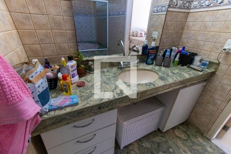 Casa à venda com 350m², 5 quartos e 3 vagasBanheiro das Suítes 1 e 2