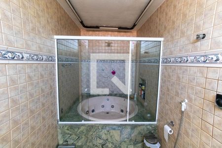 Casa à venda com 350m², 5 quartos e 3 vagasBanheiro das Suítes 1 e 2