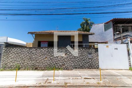 Casa à venda com 350m², 5 quartos e 3 vagasFachada