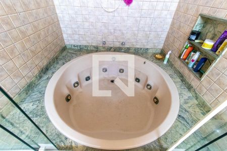 Casa à venda com 350m², 5 quartos e 3 vagasBanheiro das Suítes 1 e 2