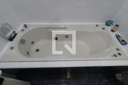 Casa à venda com 180m², 3 quartos e 4 vagasBanheiro da Suíte - Banheira