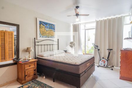 Casa à venda com 299m², 3 quartos e 5 vagasQuarto - casa 2