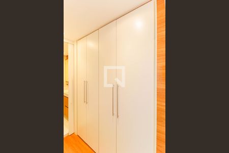 Apartamento à venda com 115m², 3 quartos e 2 vagas Apartamento à venda com 115m², 3 quartos e 2 vagasSuíte