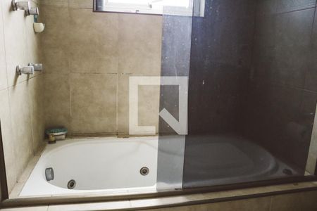 Casa à venda com 230m², 3 quartos e 5 vagas Casa à venda com 230m², 3 quartos e 5 vagasBanheiro da Suíte 2