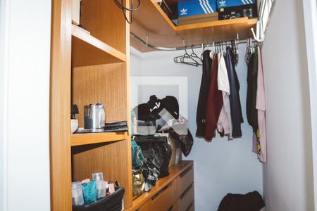 Casa à venda com 230m², 3 quartos e 5 vagas Casa à venda com 230m², 3 quartos e 5 vagasCloset da suíte 2