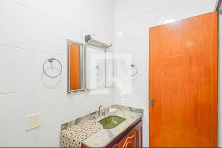 Casa à venda com 300m², 3 quartos e 4 vagasBanheiro da Suíte