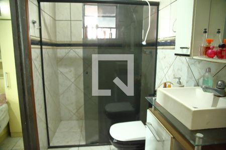 Casa à venda com 200m², 4 quartos e 6 vagasBanheiro do Quarto 1