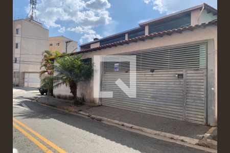 Casa à venda com 200m², 4 quartos e 6 vagasFachada