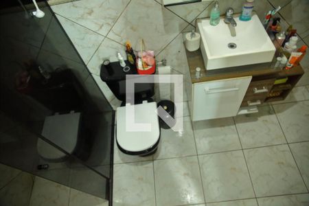 Casa à venda com 200m², 4 quartos e 6 vagasBanheiro do Quarto 1