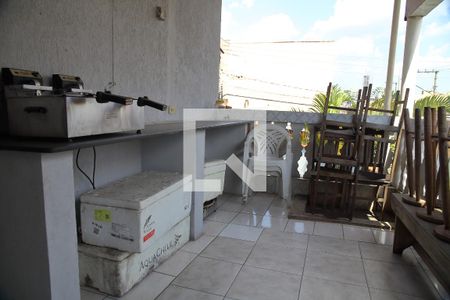 Casa à venda com 200m², 4 quartos e 6 vagasvaranda