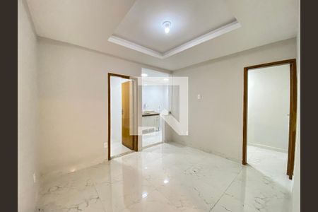 Sala de casa para alugar com 2 quartos, 55m² em Piedade, Rio de Janeiro