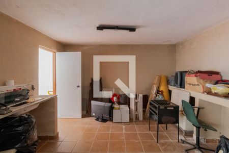 Casa à venda com 360m², 2 quartos e 6 vagasQuarto de Serviço