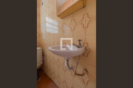 Casa à venda com 360m², 2 quartos e 6 vagasBanheiro de Serviço