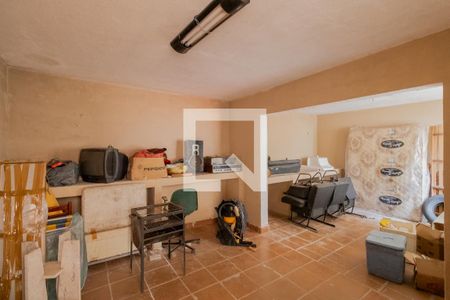 Casa à venda com 360m², 2 quartos e 6 vagasQuarto de Serviço