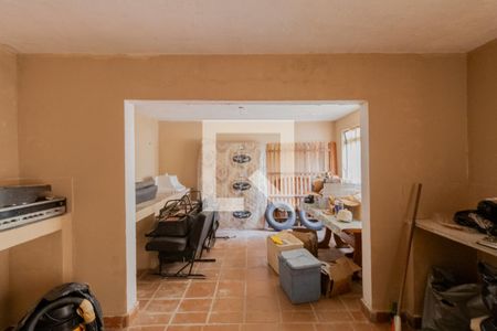 Casa à venda com 360m², 2 quartos e 6 vagasQuarto de Serviço