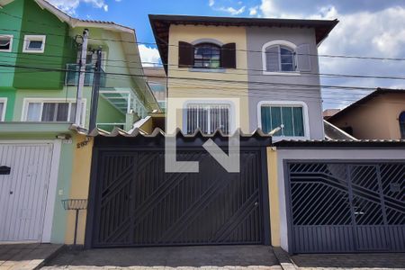 Casa à venda com 200m², 3 quartos e 3 vagasFachada