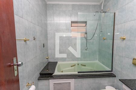 Casa à venda com 267m², 3 quartos e 2 vagas Casa à venda com 267m², 3 quartos e 2 vagasBanheiro da suíte