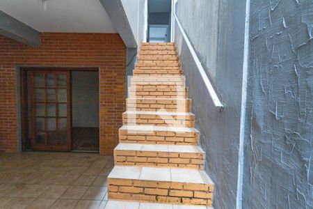 Casa à venda com 267m², 3 quartos e 2 vagas Casa à venda com 267m², 3 quartos e 2 vagasEscada para área de lazer