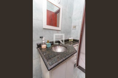 Casa à venda com 267m², 3 quartos e 2 vagas Casa à venda com 267m², 3 quartos e 2 vagasBanheiro social