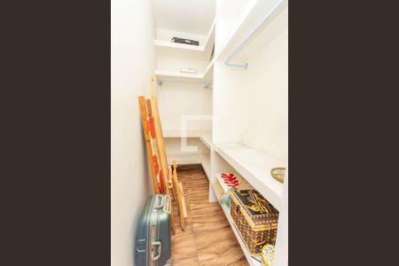 Casa à venda com 267m², 3 quartos e 2 vagas Casa à venda com 267m², 3 quartos e 2 vagasQuarto adicional - closet