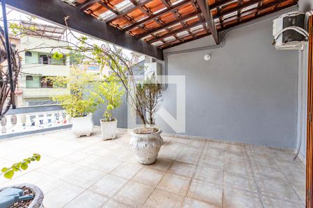 Casa à venda com 267m², 3 quartos e 2 vagas Casa à venda com 267m², 3 quartos e 2 vagasVaranda da suíte