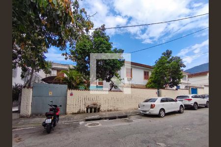 Casa para alugar com 400m², 4 quartos e 5 vagas Casa para alugar com 400m², 4 quartos e 5 vagasFachada