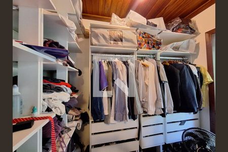 Casa à venda com 1037m², 5 quartos e 4 vagasCloset da suíte 3